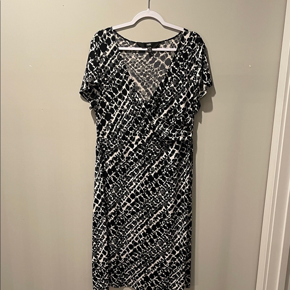 Mossimo Supply Co. Black and White Midi Dress